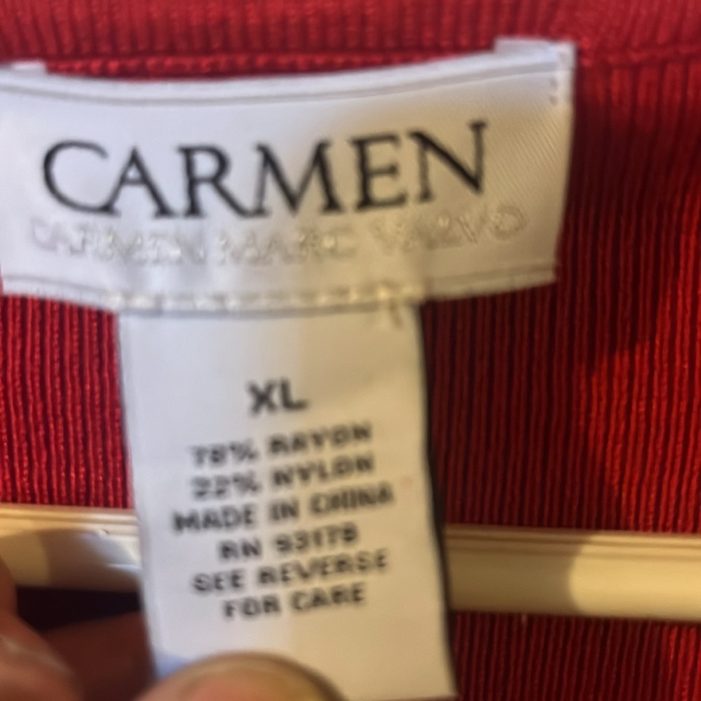 Red sweater ! 🌹 - Picture 2 of 4